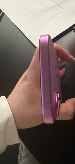 Iphone 16 roz de 128 GB impecabil