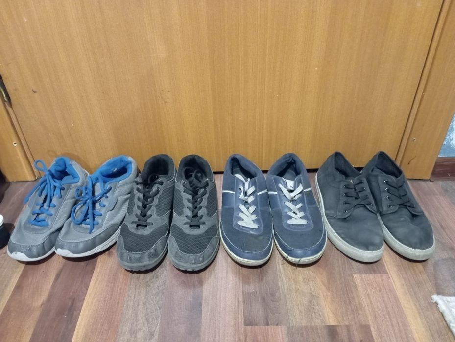 Обувь детская размеры разные.