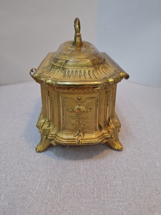 Винтидж кутия за бижута