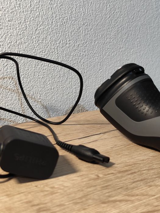 Mașină bărbierit Philips series 1000