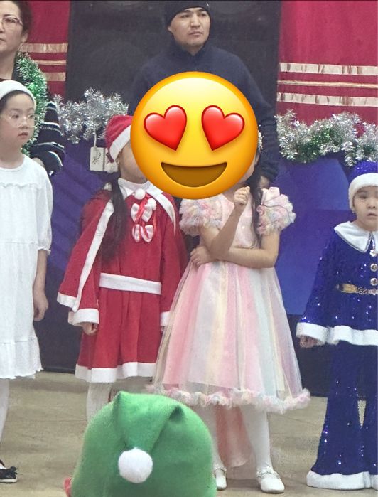 Продам платье на девочку возраст 6-7 лет