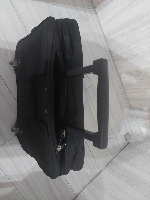 Vând troler business compartiment laptop