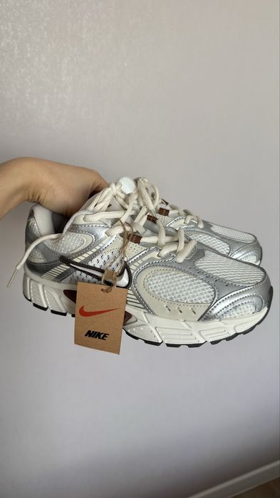 Продам кроссовки nike