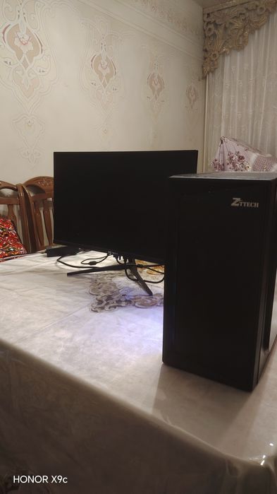 Компютер игровой идеал состояние  срочно продаёт ся