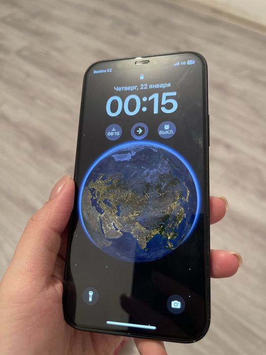 Продам телефон Айфон 12