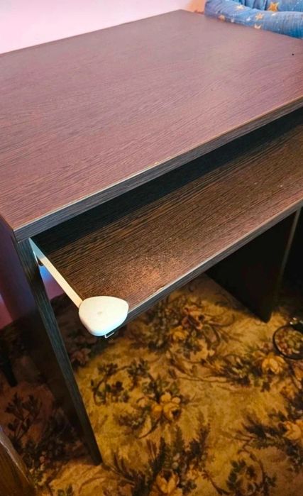 Birou Wenge cu spatiu pentru unitatea pc mobila
