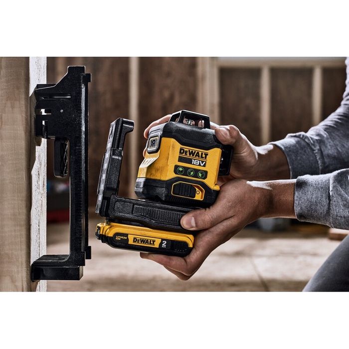 Лазерен нивелир линеен DeWALT DCLE34031D1, 18V, 3 лъча зелени