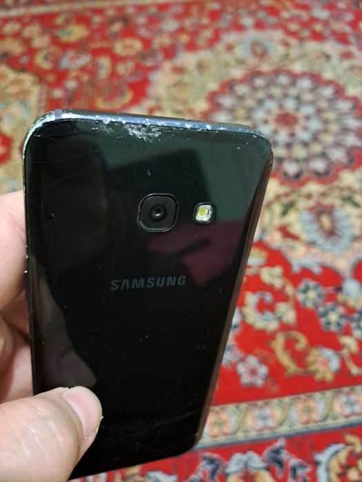 Samsung galaxy A3 2017год