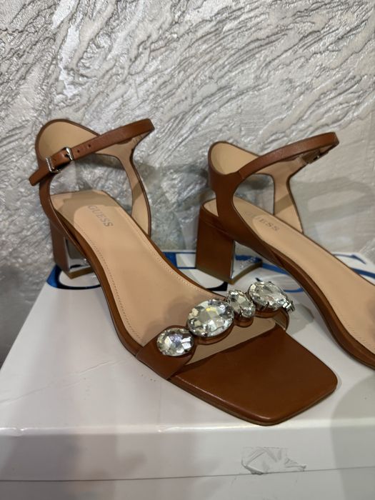 Дамски обувки сандали guess