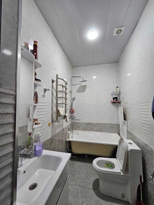 Сергели.Кумарык махалляси .3 сотихда 10 хонали зор уй сотаман.