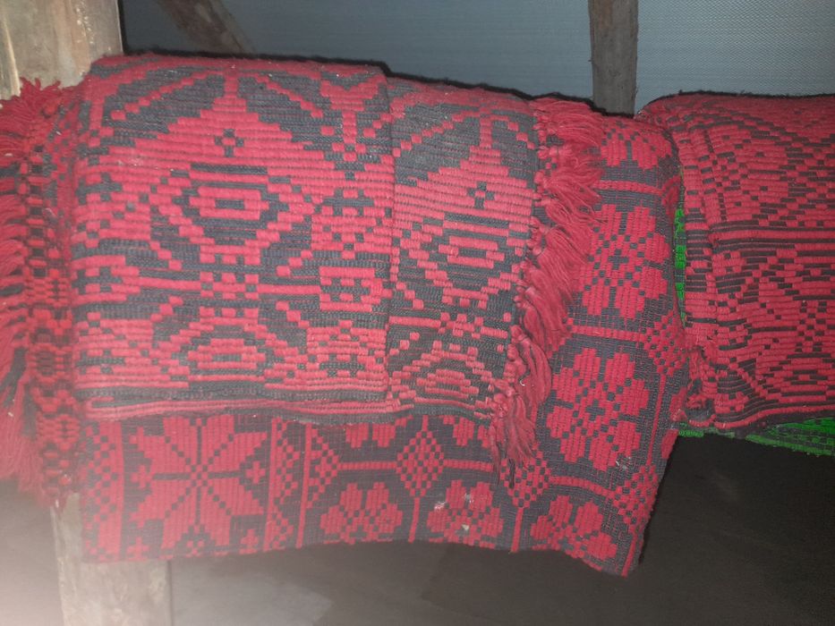 Vînd cergă (țol) țesut din lînă