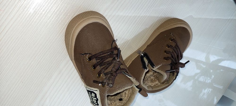 Продам детскую обувь