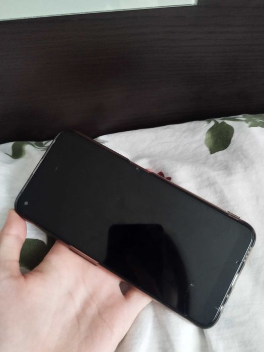 Продаю телефон реалми 6