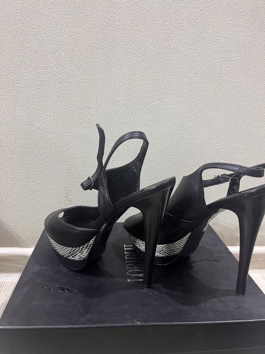 Продам босоножки