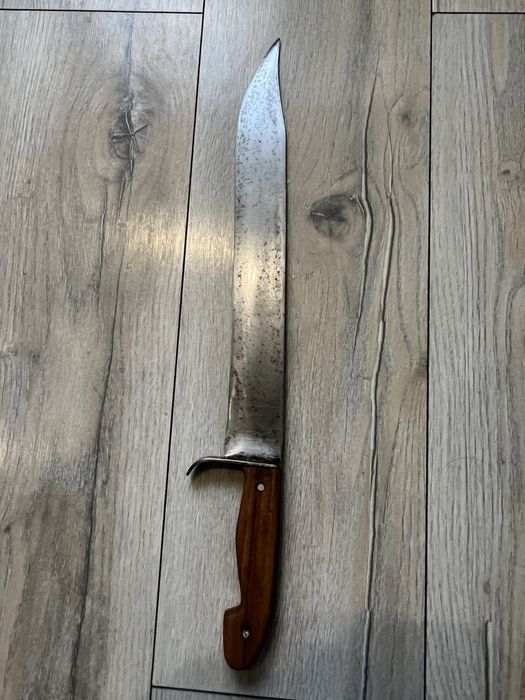 голем правен нож