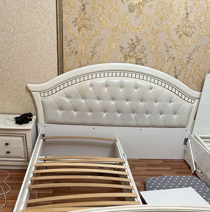 Кровать с матрасом