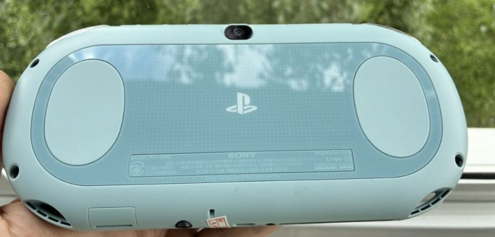 Продам Psp vita белый