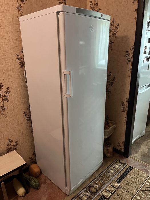 Продам морозильную камеру