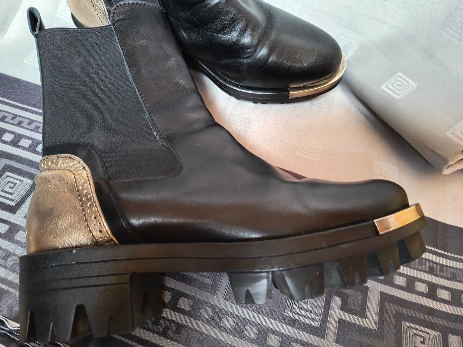 Дамски кожени боти