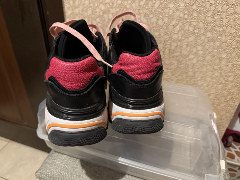 Guess спортни обувки