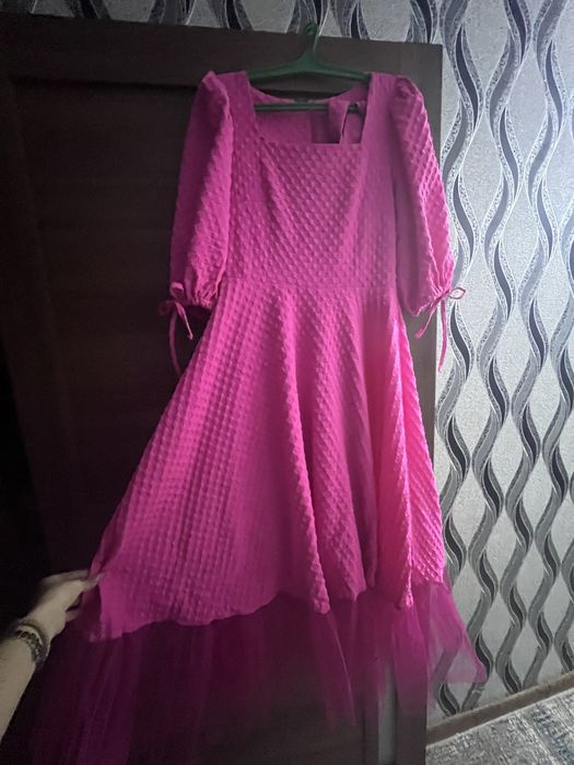 Платья розовая