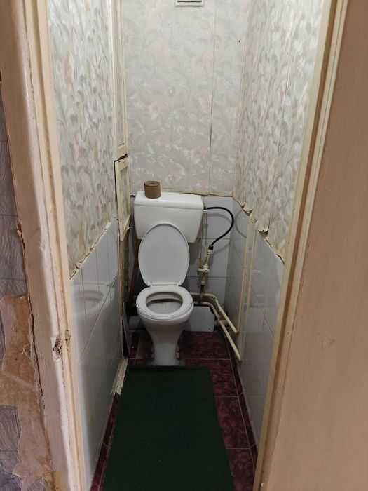 Продам 2/4/4 г. Навои. 9-мкр. Возле налоговой.