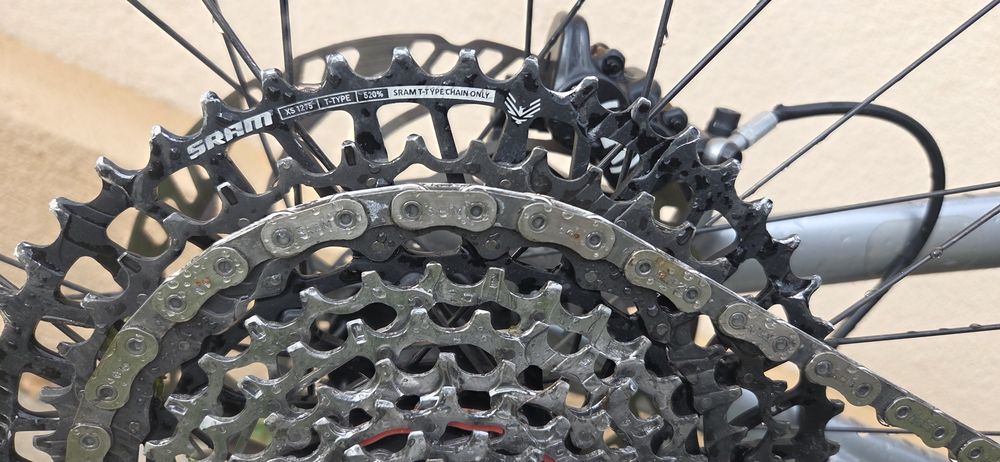 Amflow PL Carbon Avinox M1 1800km