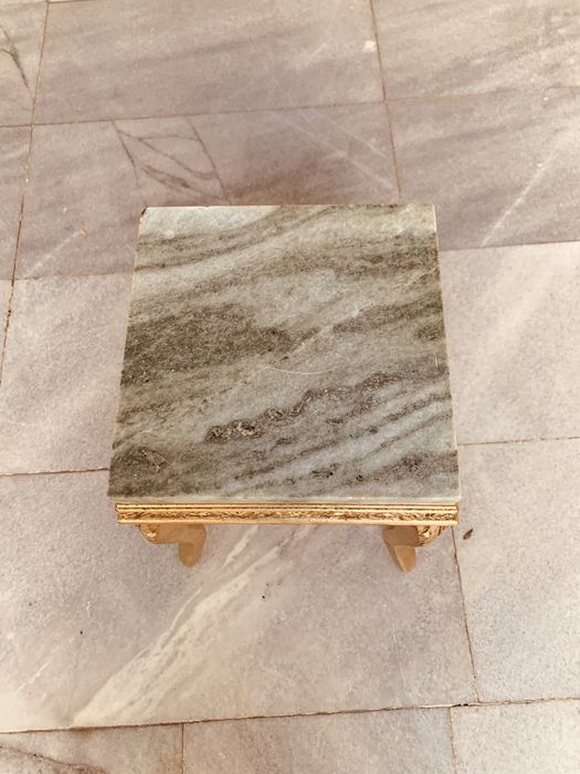 Винтидж масичка в стил Louis XV / Rococo с масивен мраморен плот