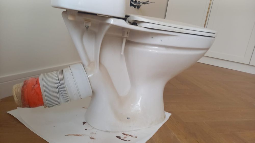 Унитаз рабочем состаяние