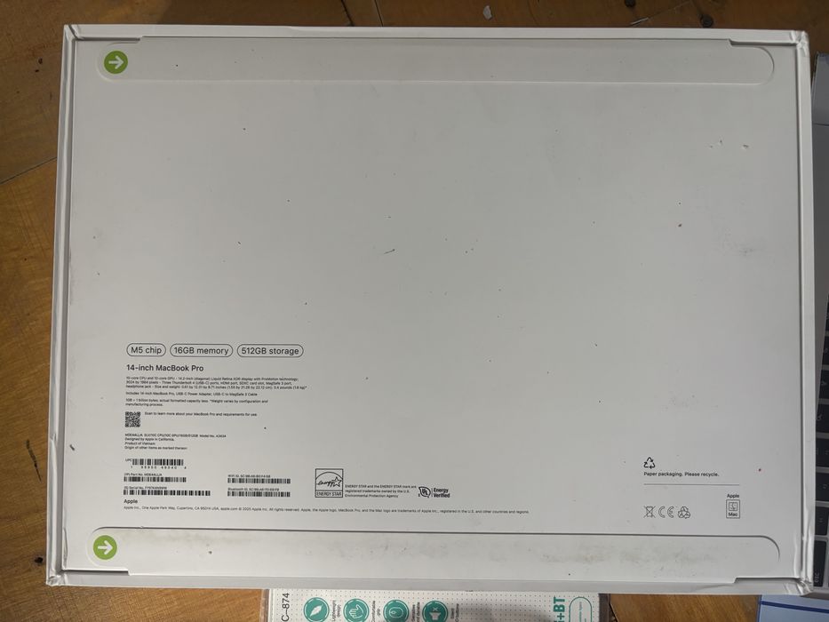 Macbook 14 pro M5