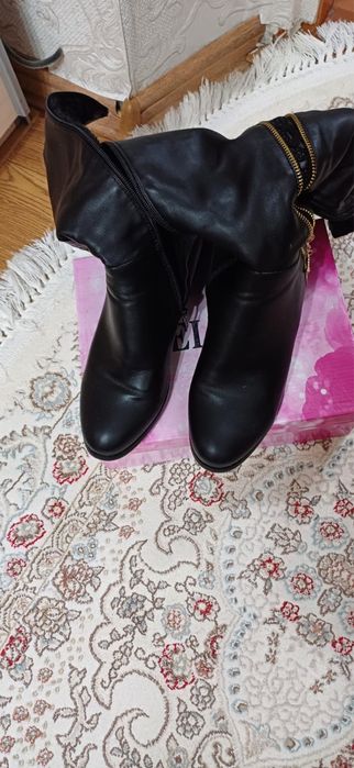 Продам женские сапоги