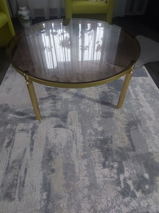 Sticla securizata pe în cadru metalic auriu