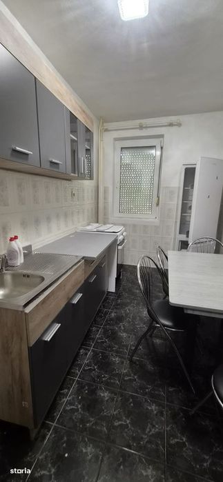 Apartament 3 Camere Etaj 1 Complexul studentesc 450 euro