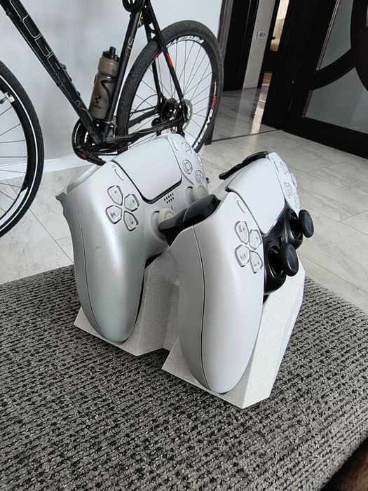 Стойка за playstation 5 dualsense джойстици