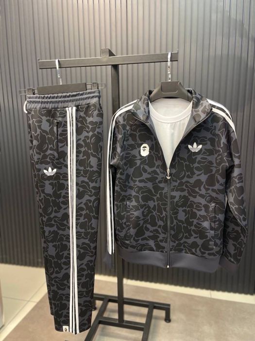 А bathing ape екипи