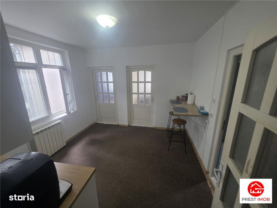 De inchiriat birouri  spatiu comercial de 80 mp semicentral