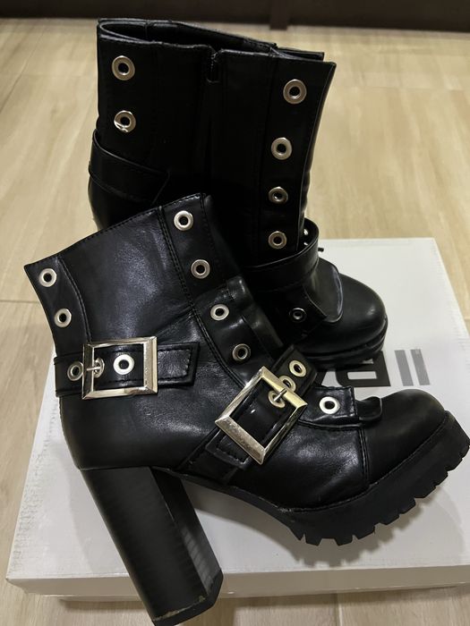 Дамски боти, кубинки , ботуши , маратонки , обувки , сандали