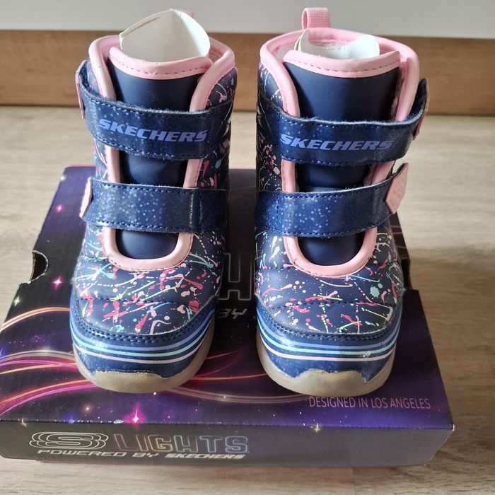 Светещи боти Skechers