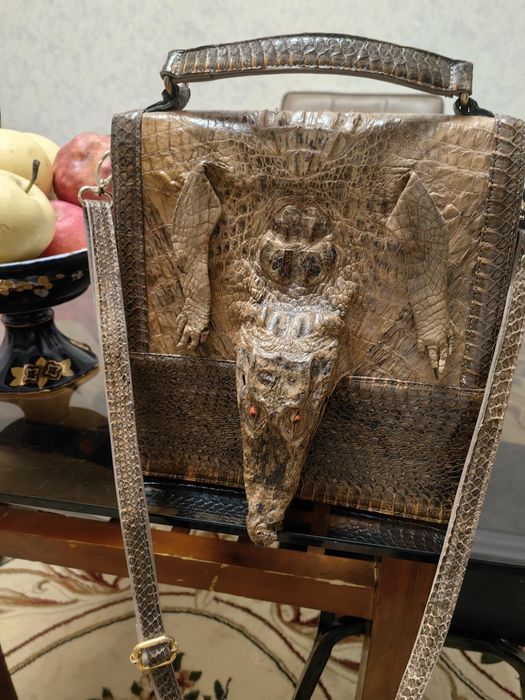 Срочно новая сумочка из натуральной кожи крокодила и кобры