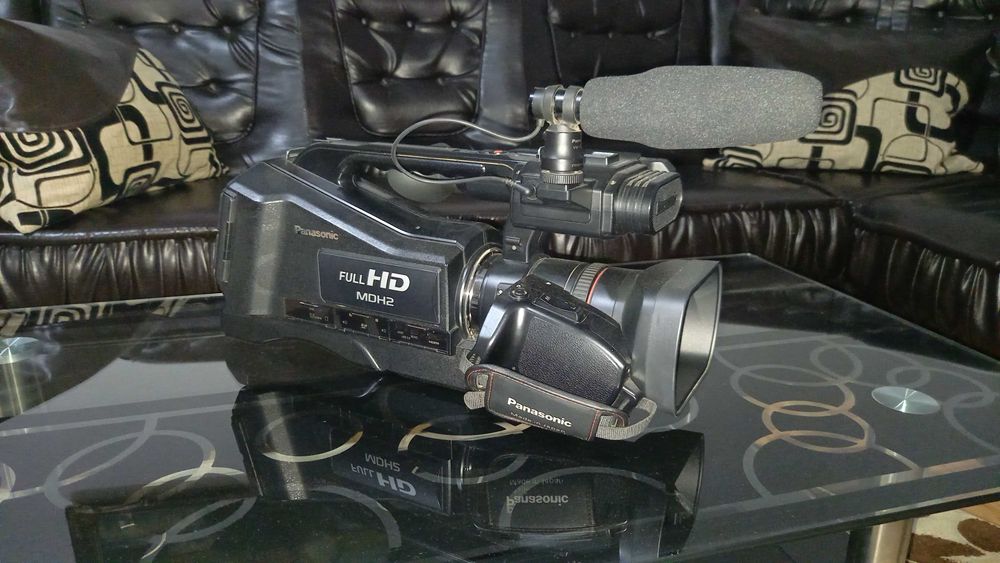 Panasonic mdh2 full hd  + geanta si doua carduri 64 gb si doua baterii