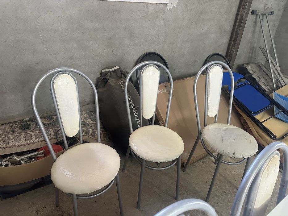 Стуля кухонные белые