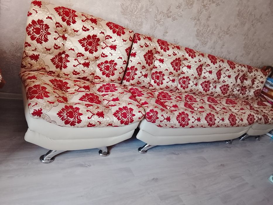 Продается диван и два кресла в гостиную