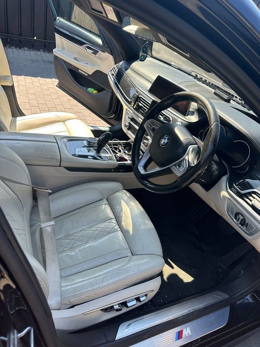 Bmw 730ld 2016 332379 km reali UK mot valabil iunie 2027 log book intreg stare tehnica foarte buns cauciucuri noi revizie efectuata  11000 euro