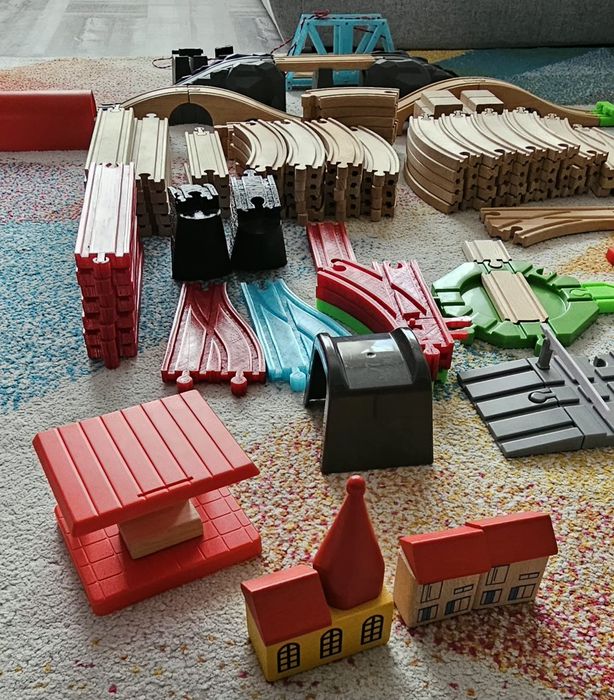 Set trenulet, sine Ikea lemn si plastic, vehicule electrice si manuale