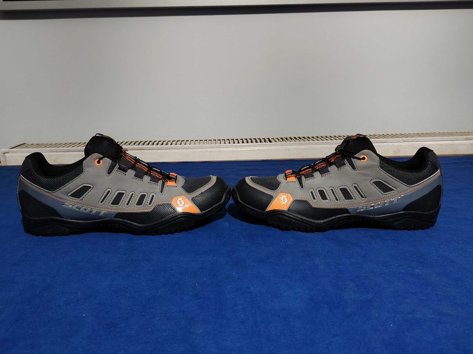 SCOTT Crus-R adidasi mtb, Cu plăcuțe SPD, mărimea 44, interior 28 cm.