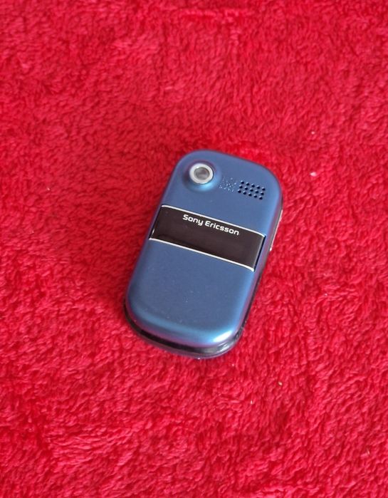 Telefon cu clapeta Sony Ericsson