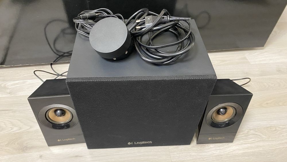 Se binde urgent Boxe Logitech 2.1 Z533, 60W RMS