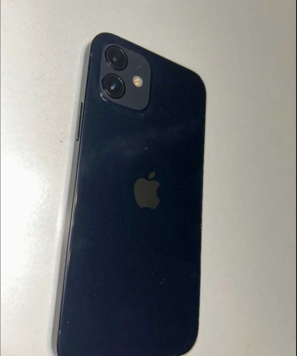 Продавам телефон Iphone 12   256GB
