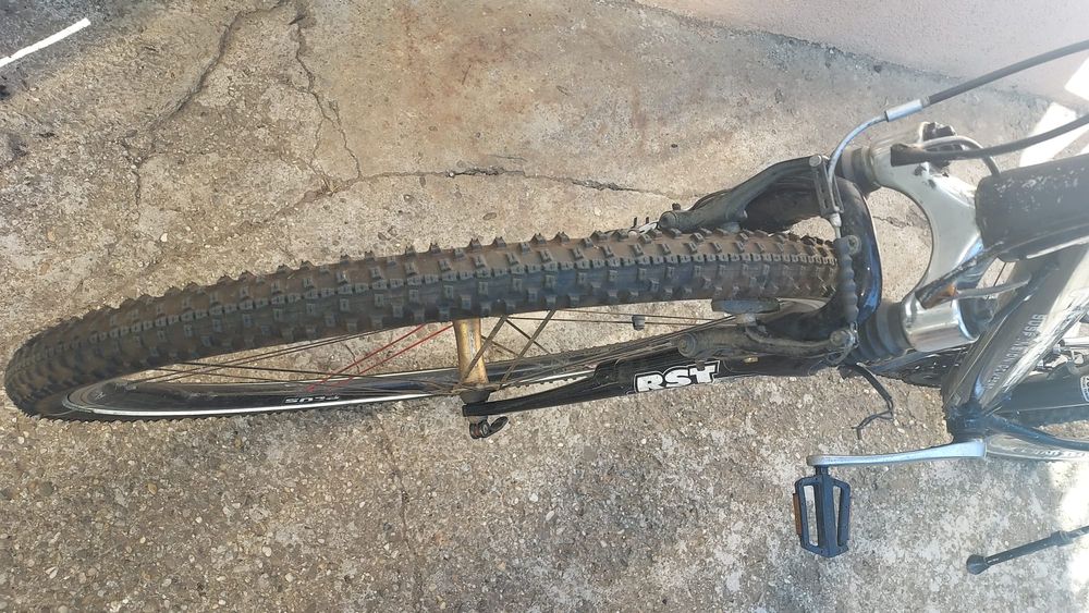 Bicicleta bulls de naveta echipata complet, pret accesibil.