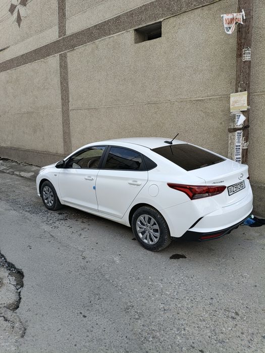 Продаю машину очень хорошая hyundai accent 2020 год пробег 59.000